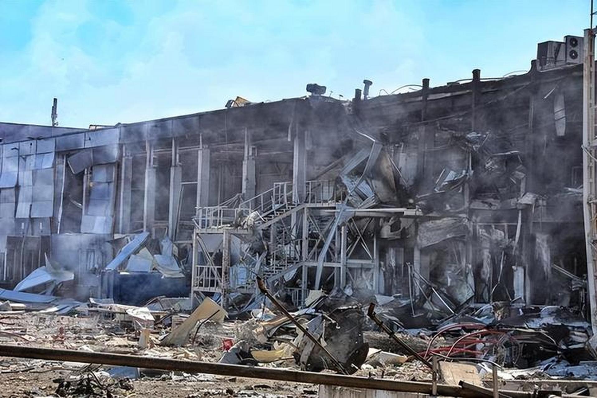 我想说,美国不遵守规则,用违背规则的手段获取了利益,那别的国家就