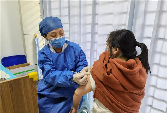 打两针疫苗保护率59%,第三针疫苗接种后,人的抗体增加十倍