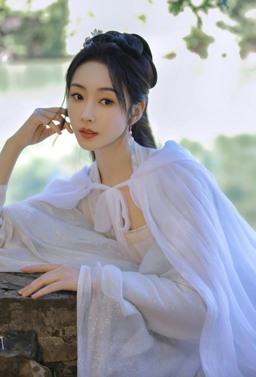 宣璐的古装造型真的太美了,温婉俏丽,明艳动人,又美又仙,宛若仙女!