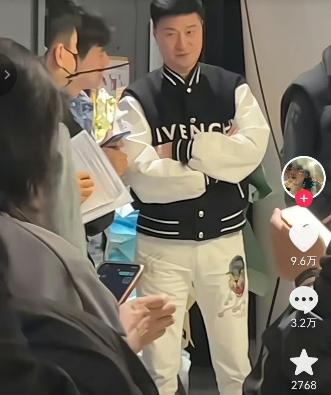 范丞丞爸爸出圈了?网友说他长得又高又帅,感觉才40出头.