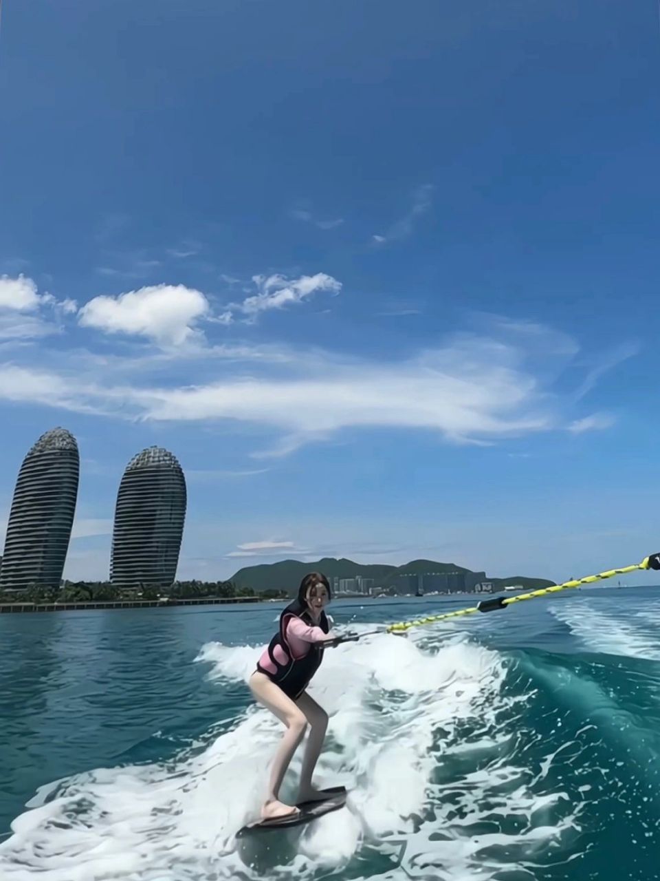 三亚尾波冲浪🏄真的不要太好玩! 第一次玩冲浪遇到超级有耐心的教练
