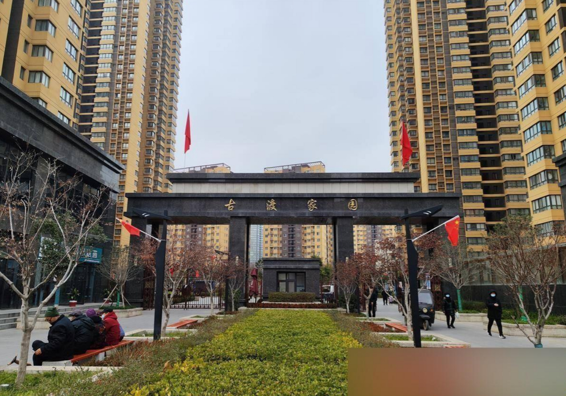 近日,一则关于陕西咸阳秦都区公租房小区古渡家园被曝有多辆"豪车"