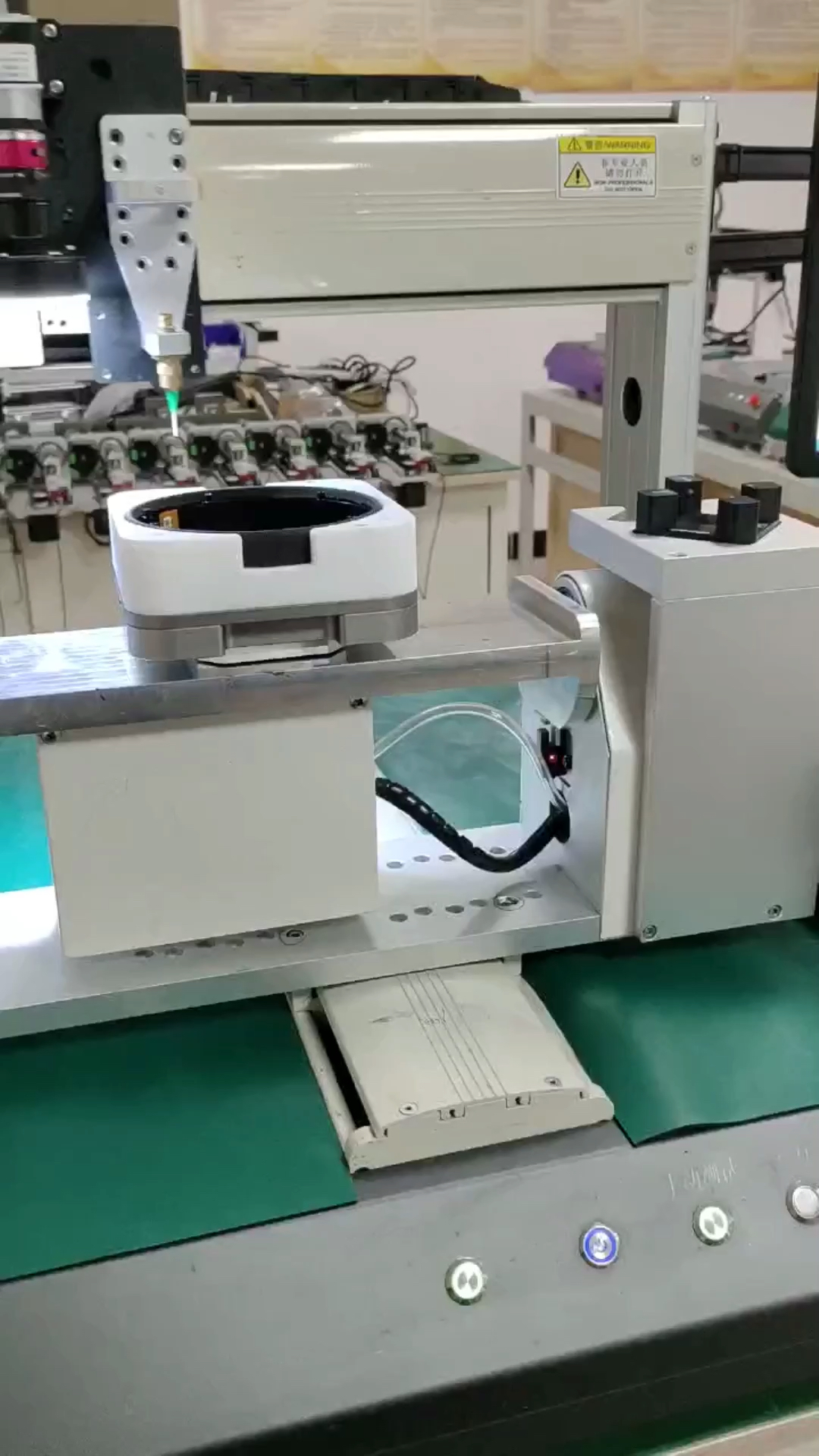 桌面型五轴全自动视觉点胶机德信自动化