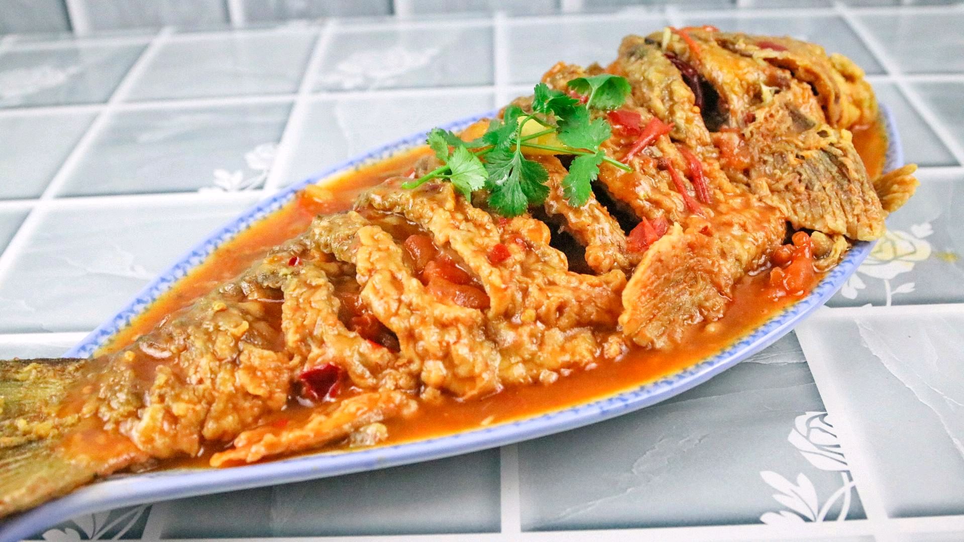 厨师长教你红烧鱼经典做法,视频清晰详细,新手也能一学就会