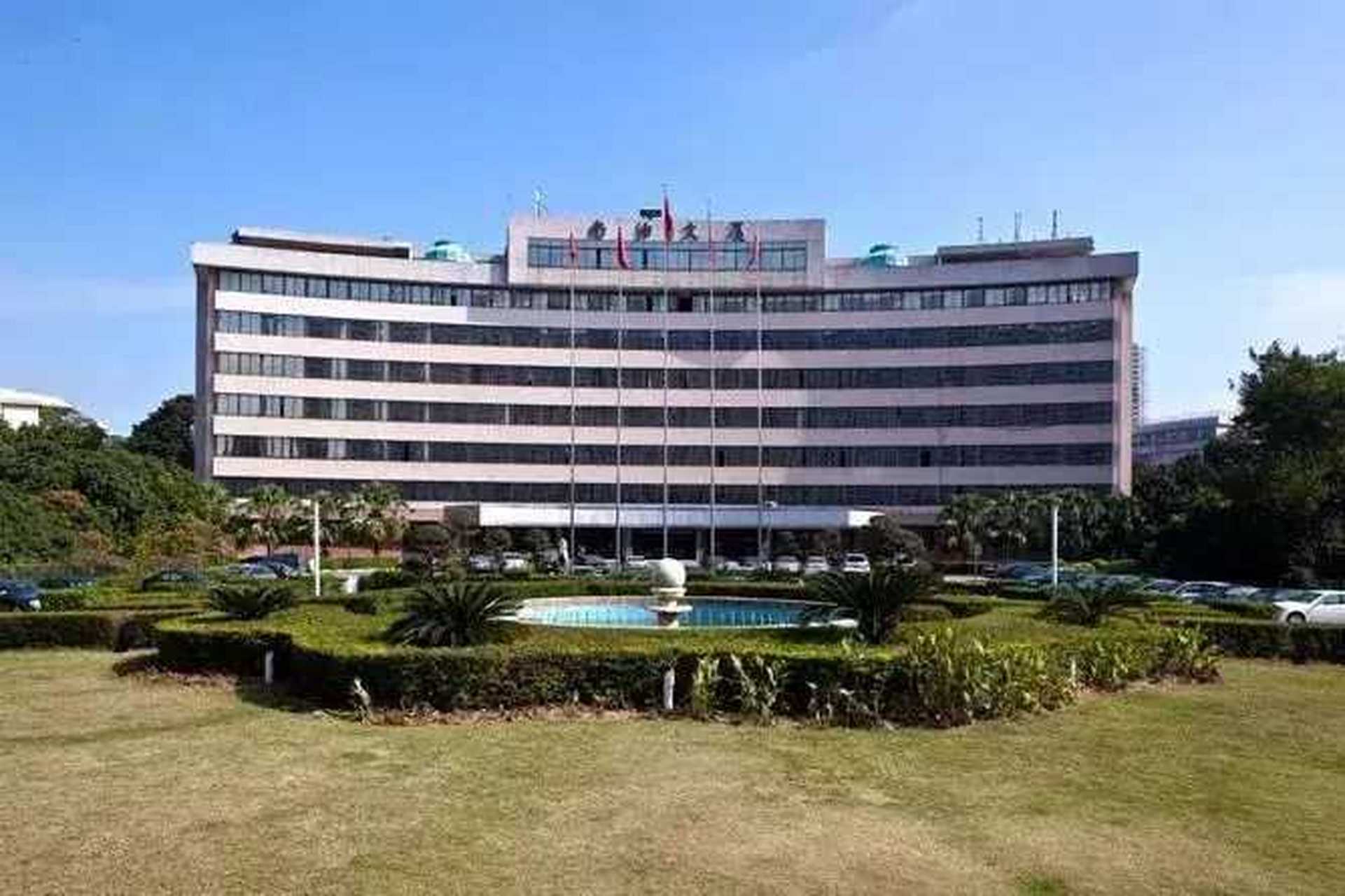 南油大厦曾是80年代深圳地标之一,某种程度上也代表改革开放窗口"蛇口