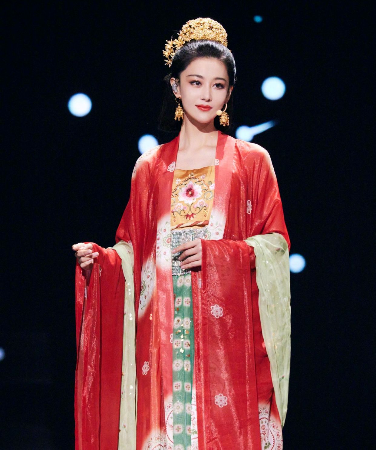 "假小子"张馨予,古装真的颠倒众生,是贵妃本妃!