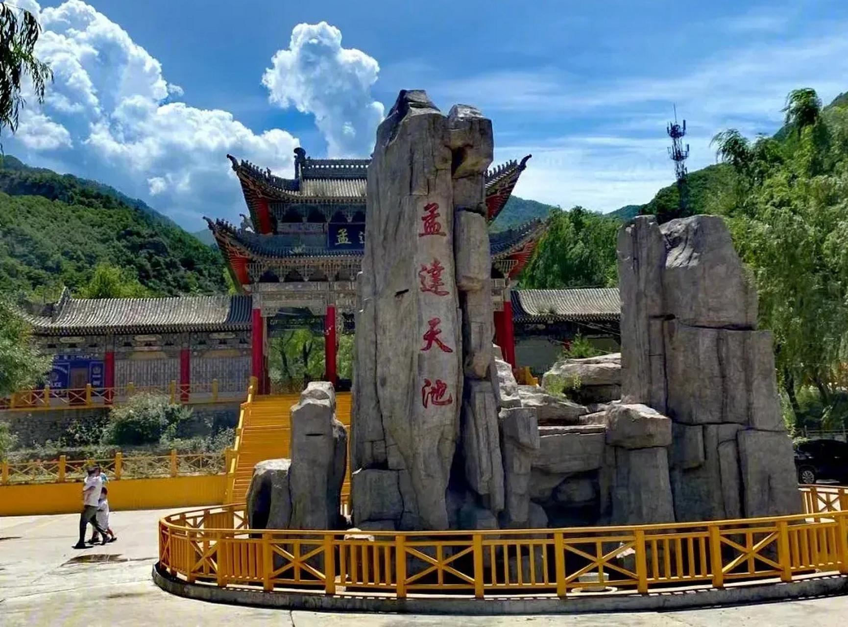 这里是位于青海省海东市循化撒拉族自治县的孟达天池,也是青海省非常