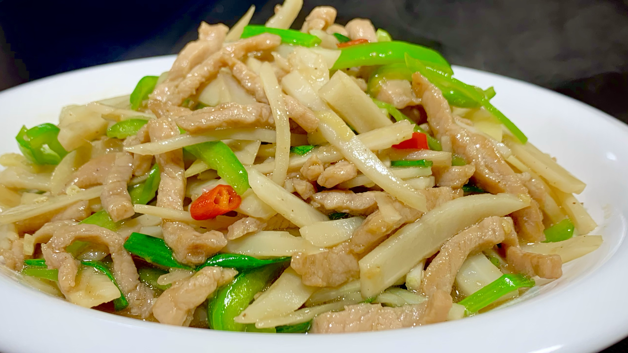 秋天莲藕炒肉丝最好吃的做法，简单易学，清脆爽口，好吃又下饭