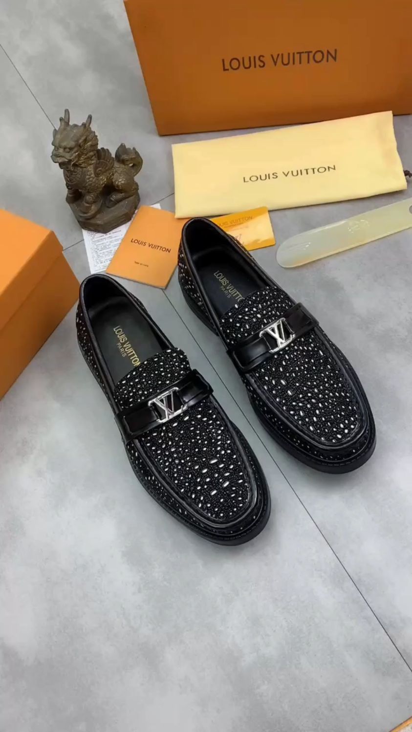 路易威登皮鞋奢华大气