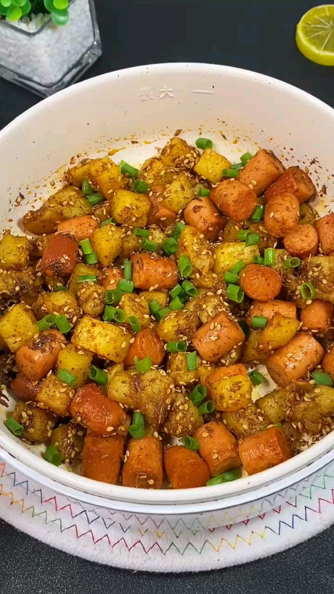 土豆火腿这样做,秒杀路边摊香辣过瘾