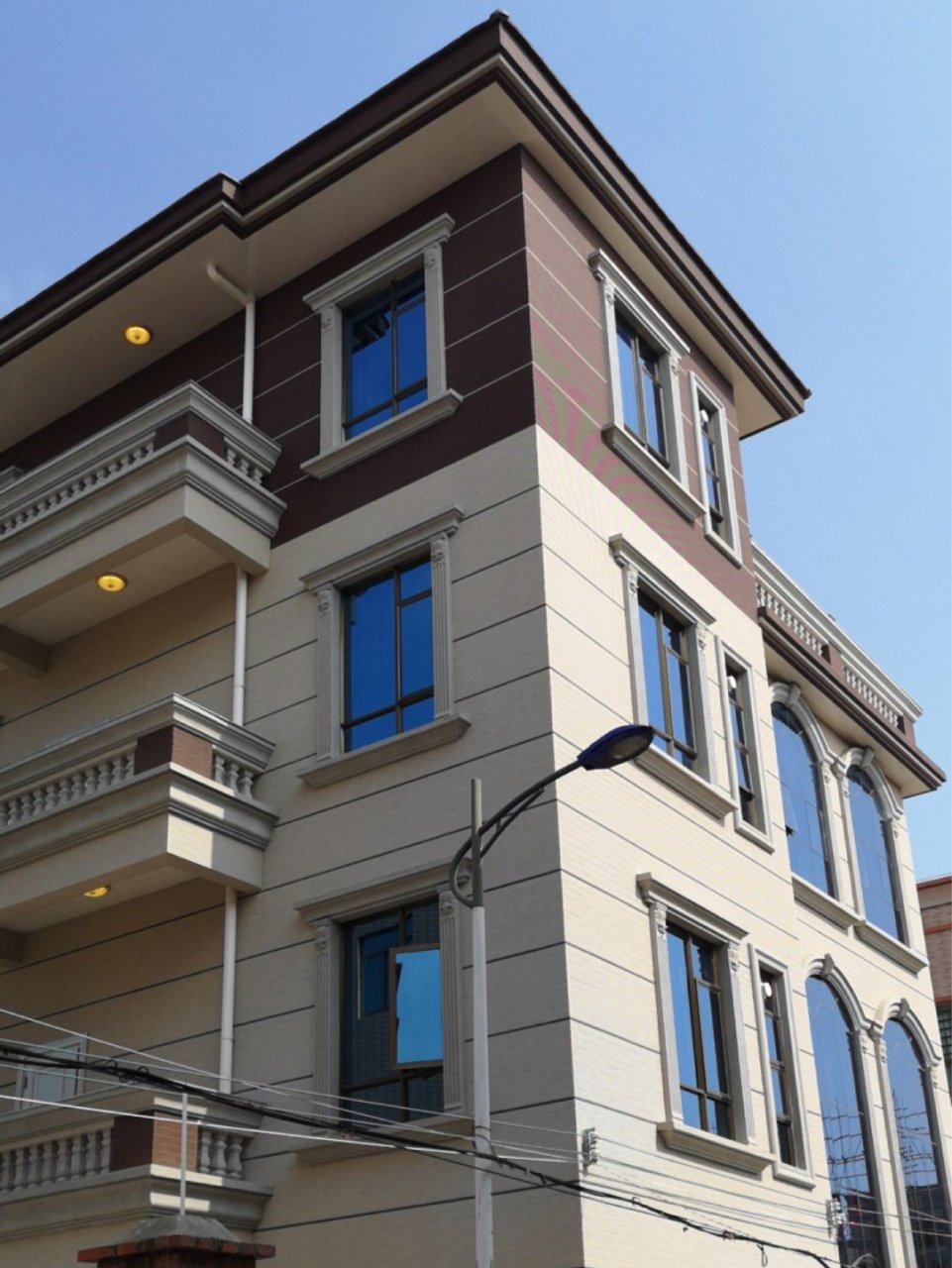 选对了外墙砖,乡村自建房别墅也可以很高级 今天分享一套简欧风格别墅