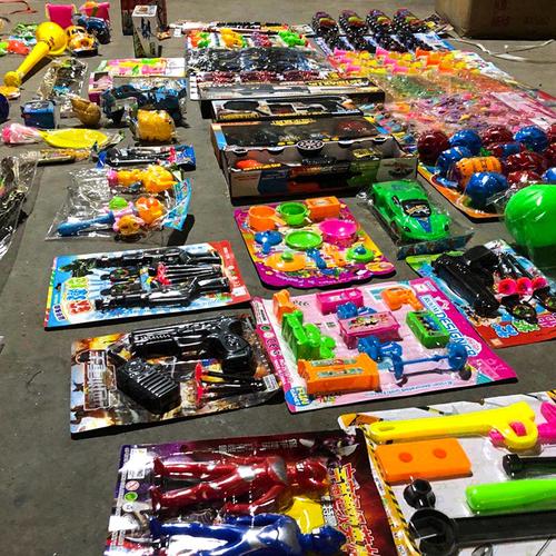 100个农村赚钱项目大分享(1):做地摊玩具生意!