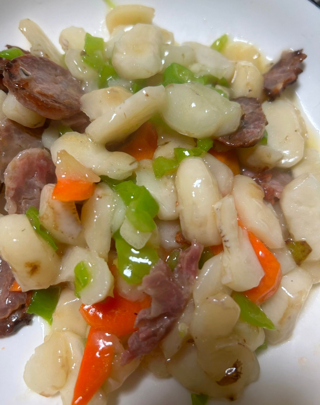 爽脆可口的马蹄炒农家香肠,太适合夏天食用了,鲜甜