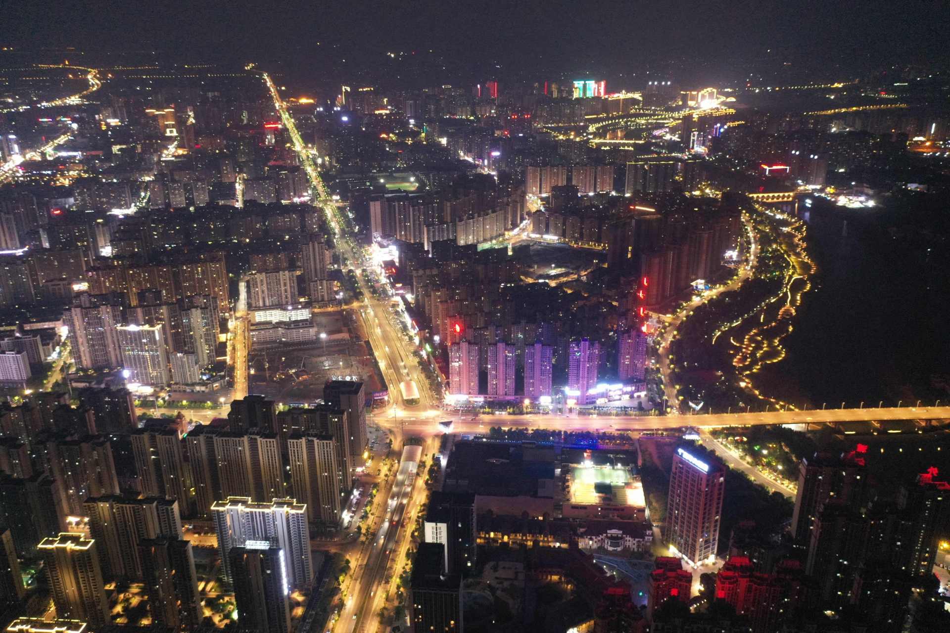 航拍视角下的衡阳华新夜景.