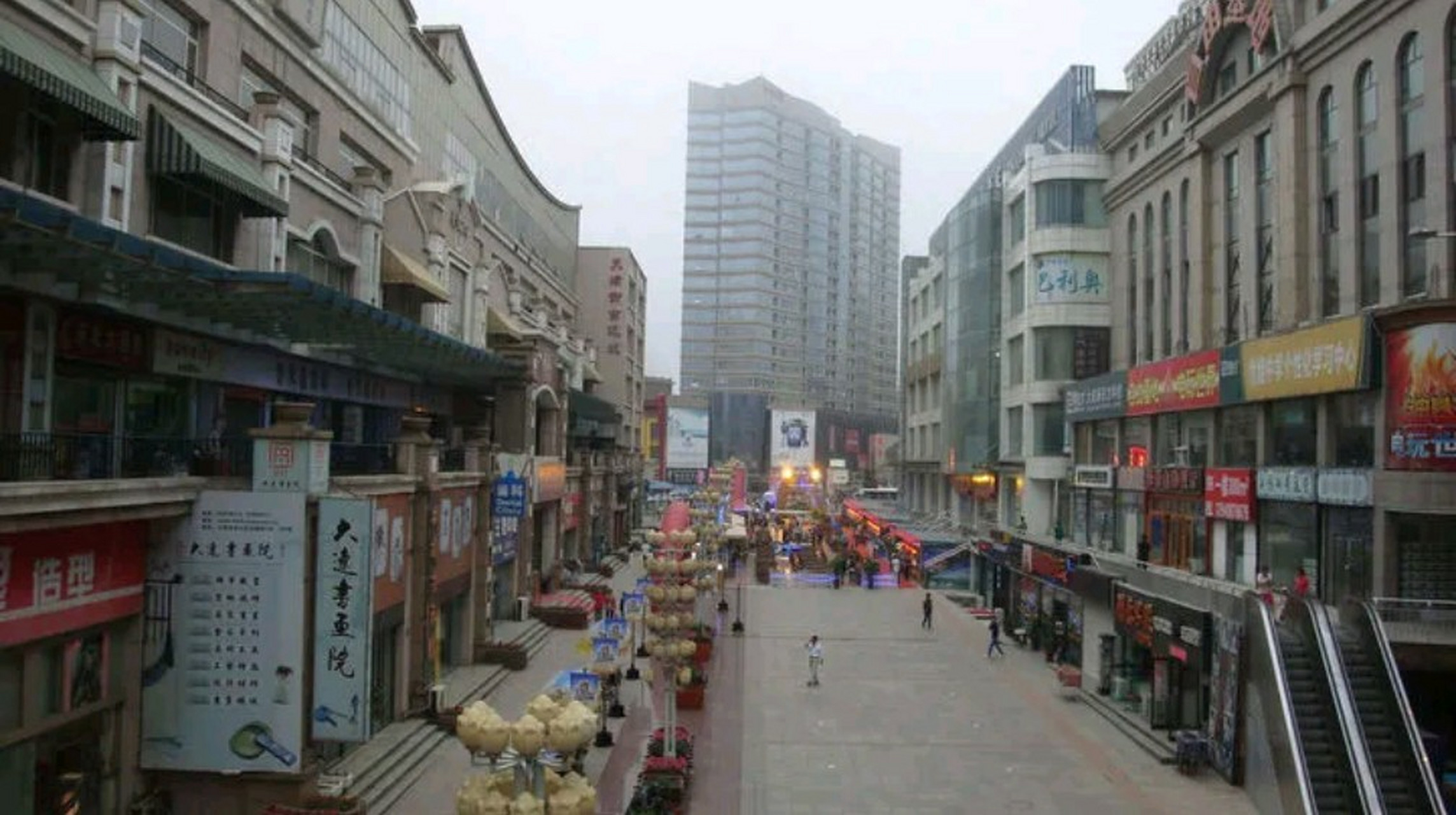 大连天津街,被时代抛弃的第一商业步行街.