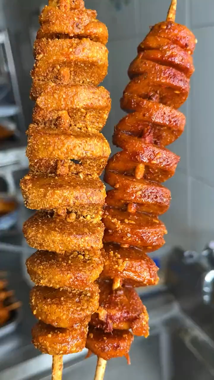 来自咸阳的老客户学习果仁烤面筋,预祝生意兴隆