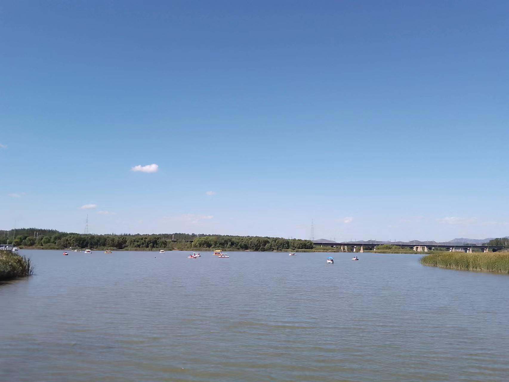 贯彻二十大辽宁在行动# #美好辽宁欢迎您# 大凌河风景佳 引游人赏秋