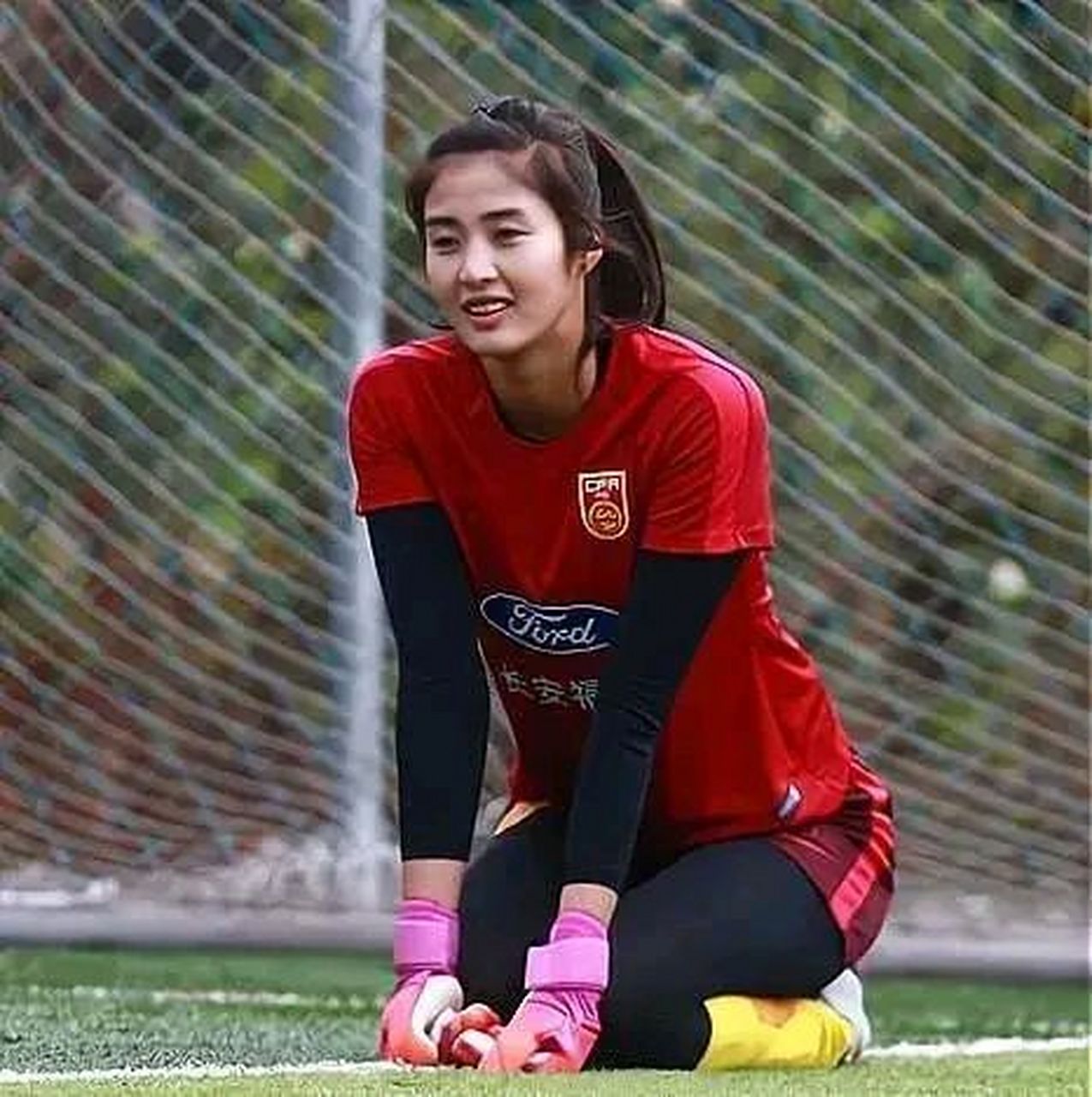 就在刚刚,女足最美门将赵丽娜宣布退役,结束18年的职业生涯.