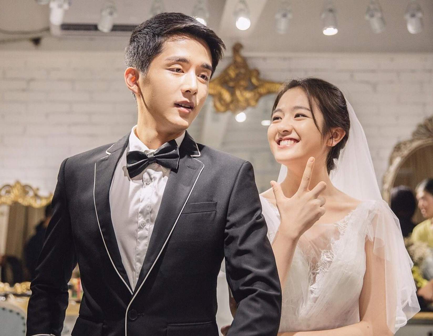 网曝张新成陪李兰迪过生日,两人恋情再引热议,张新成粉丝表示强烈不满