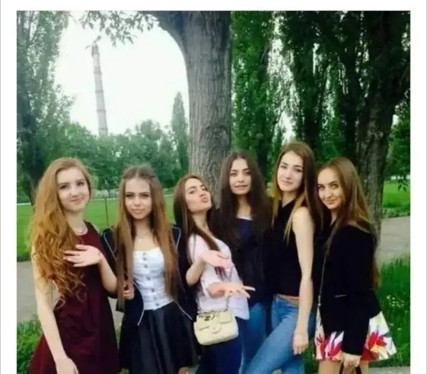 这4个国家都是女性比男性多的国家,其中越南男女比例可以称得上失调