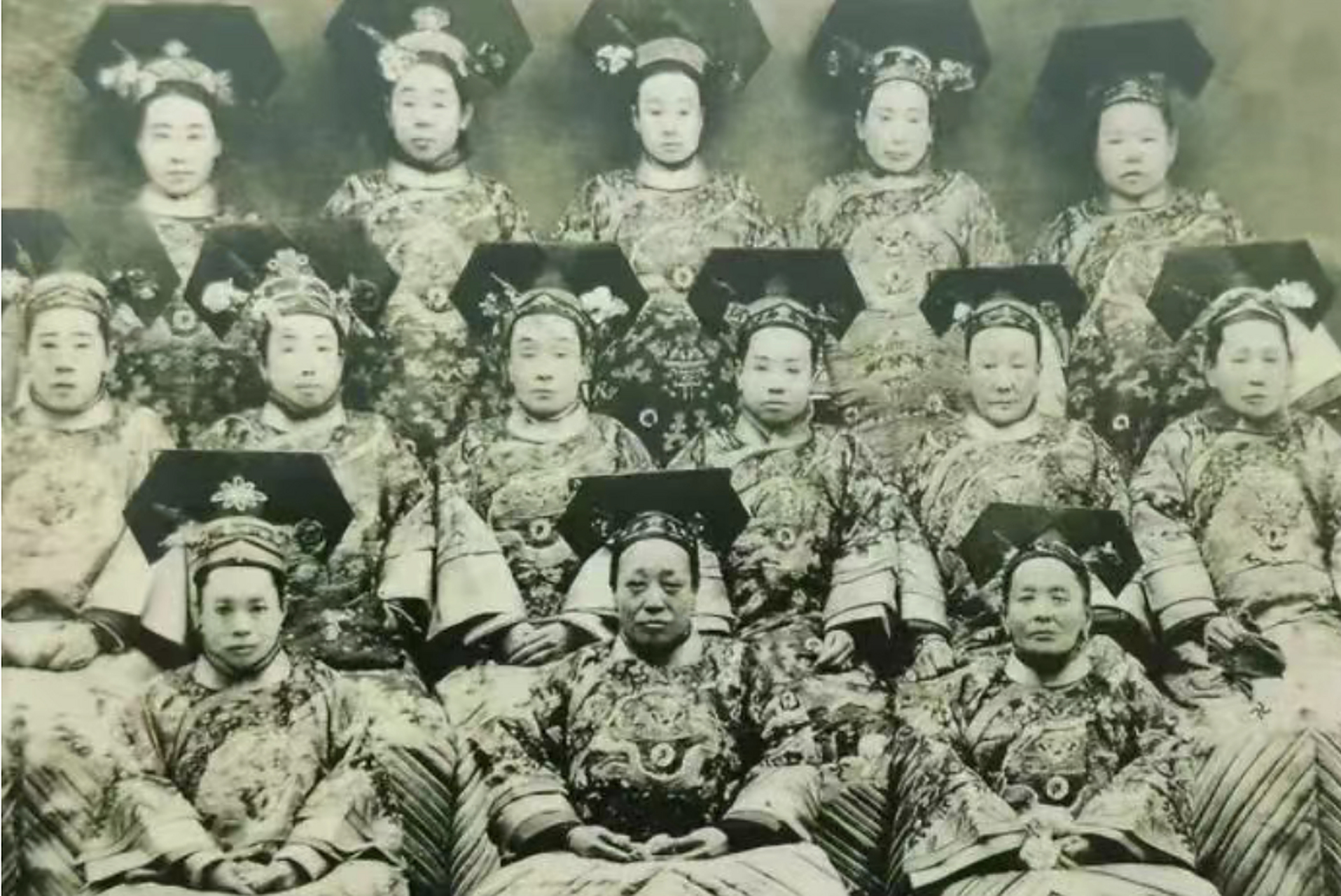 怪不得,乾隆生前多次微服私访,频繁下江南,是有原因的啊