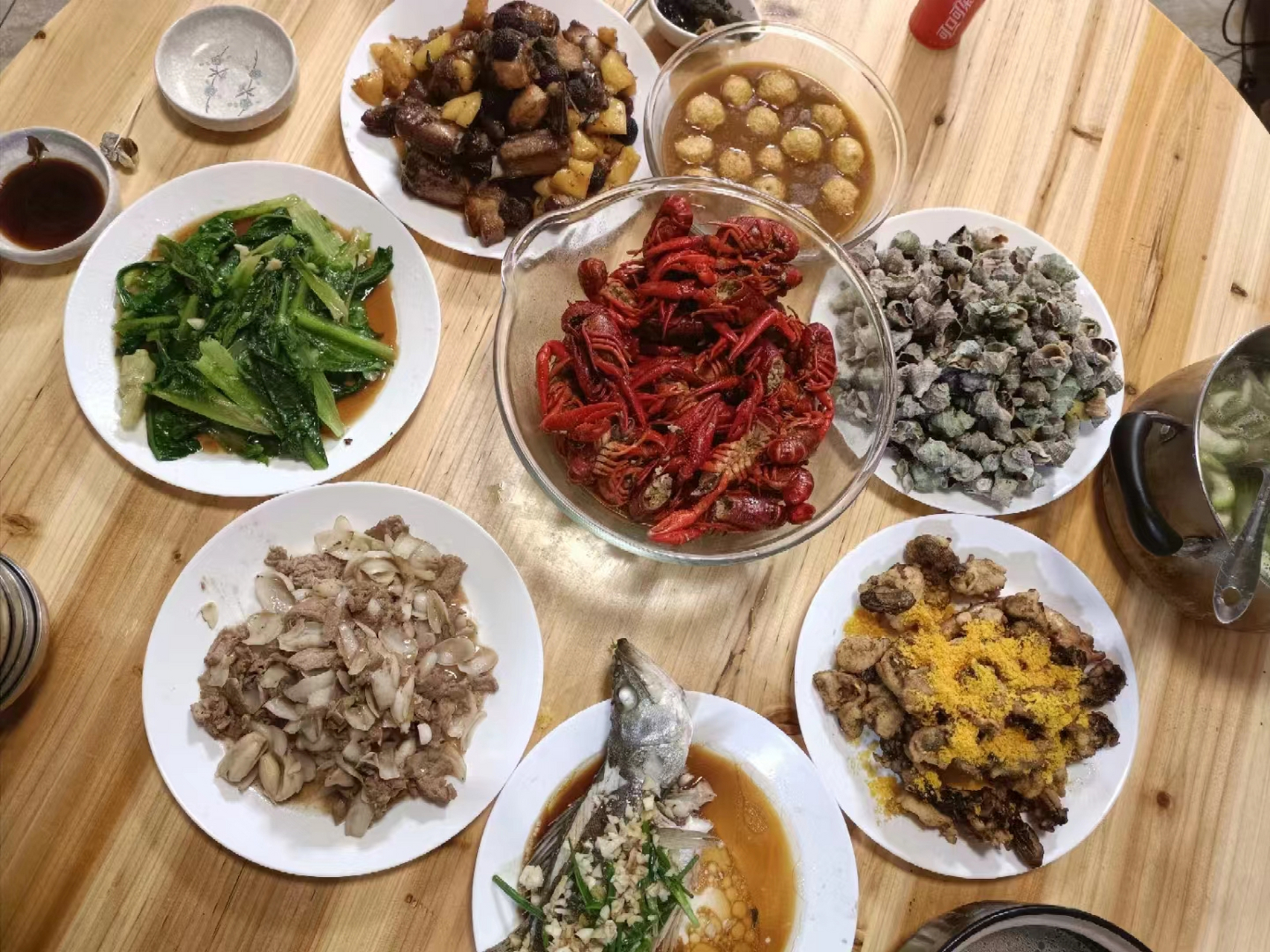 看着这一大桌美味的饭菜,你流口水了吗?