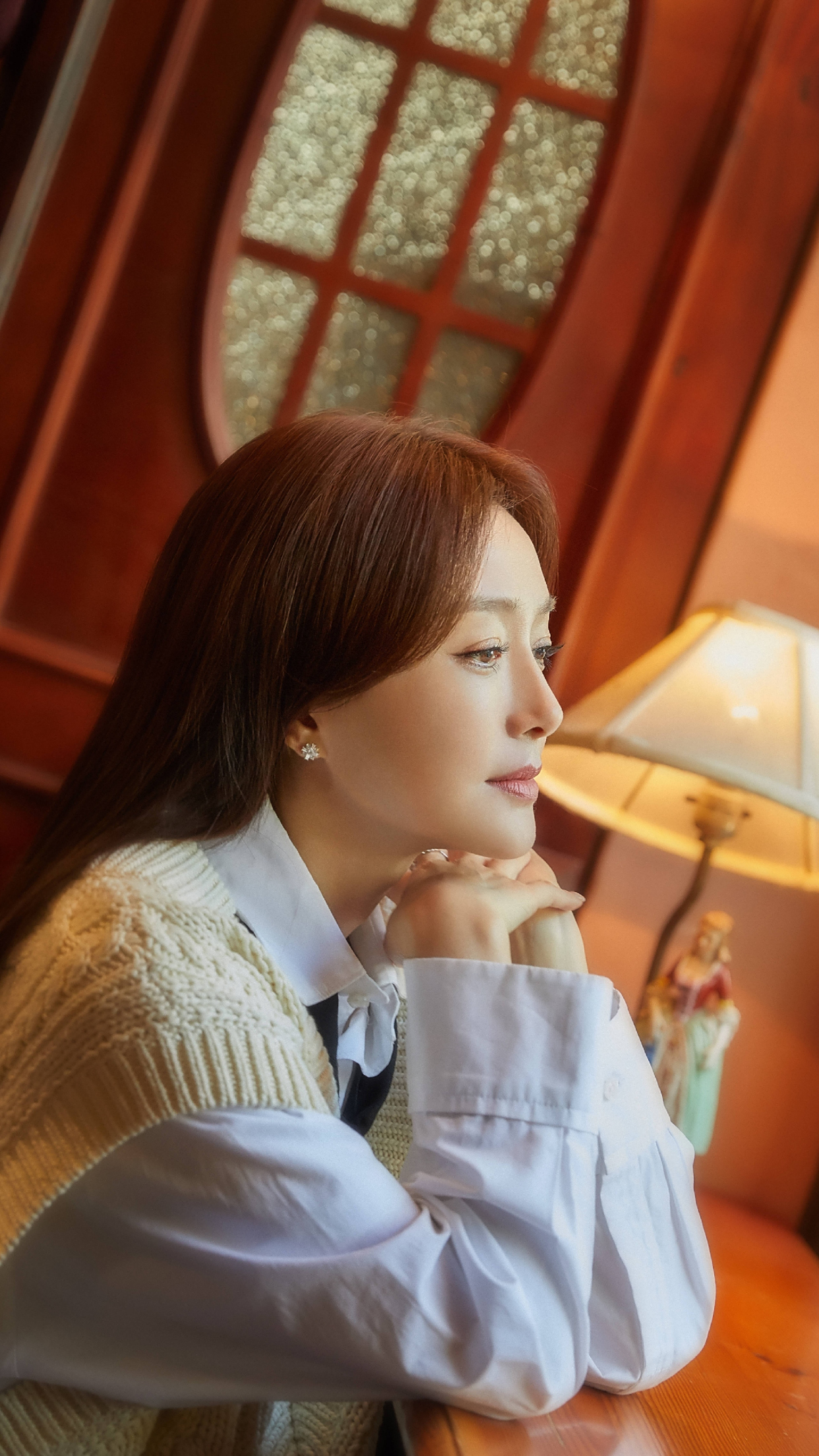 演员秦岚,温婉可人,漂亮姐姐造型真好看,最喜欢红裙礼服的照片