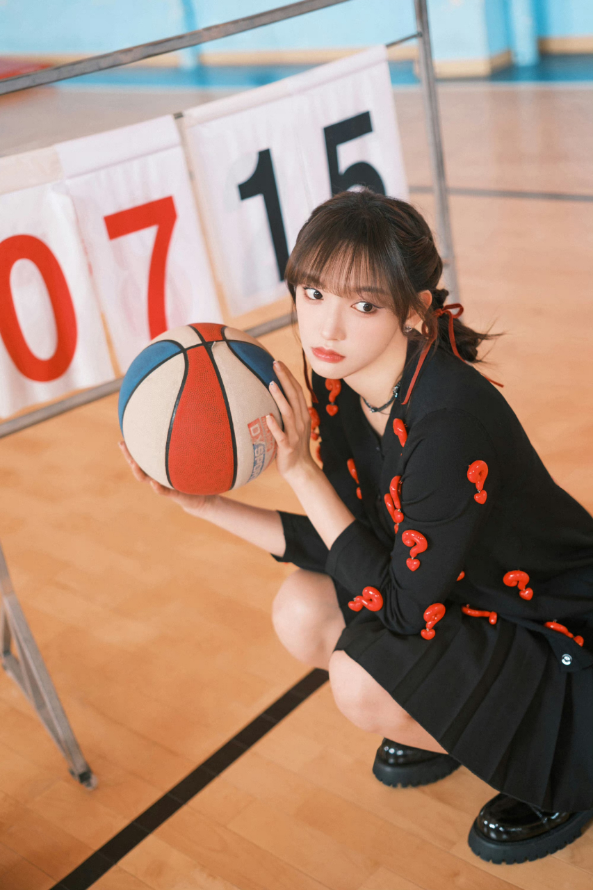 程潇可爱小黑裙甜美组图 #程潇