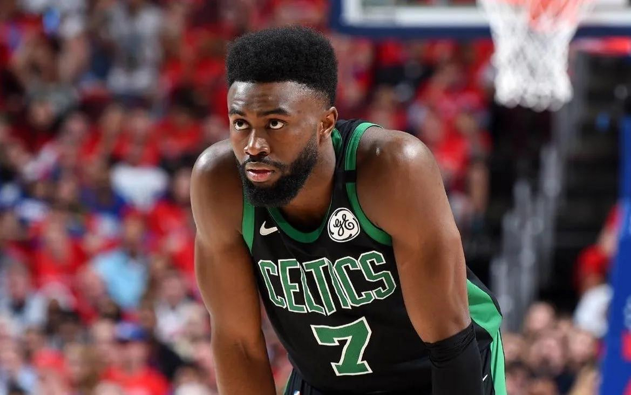 体育# #nba# 杰伦·布朗大合同的税后工资有多少?