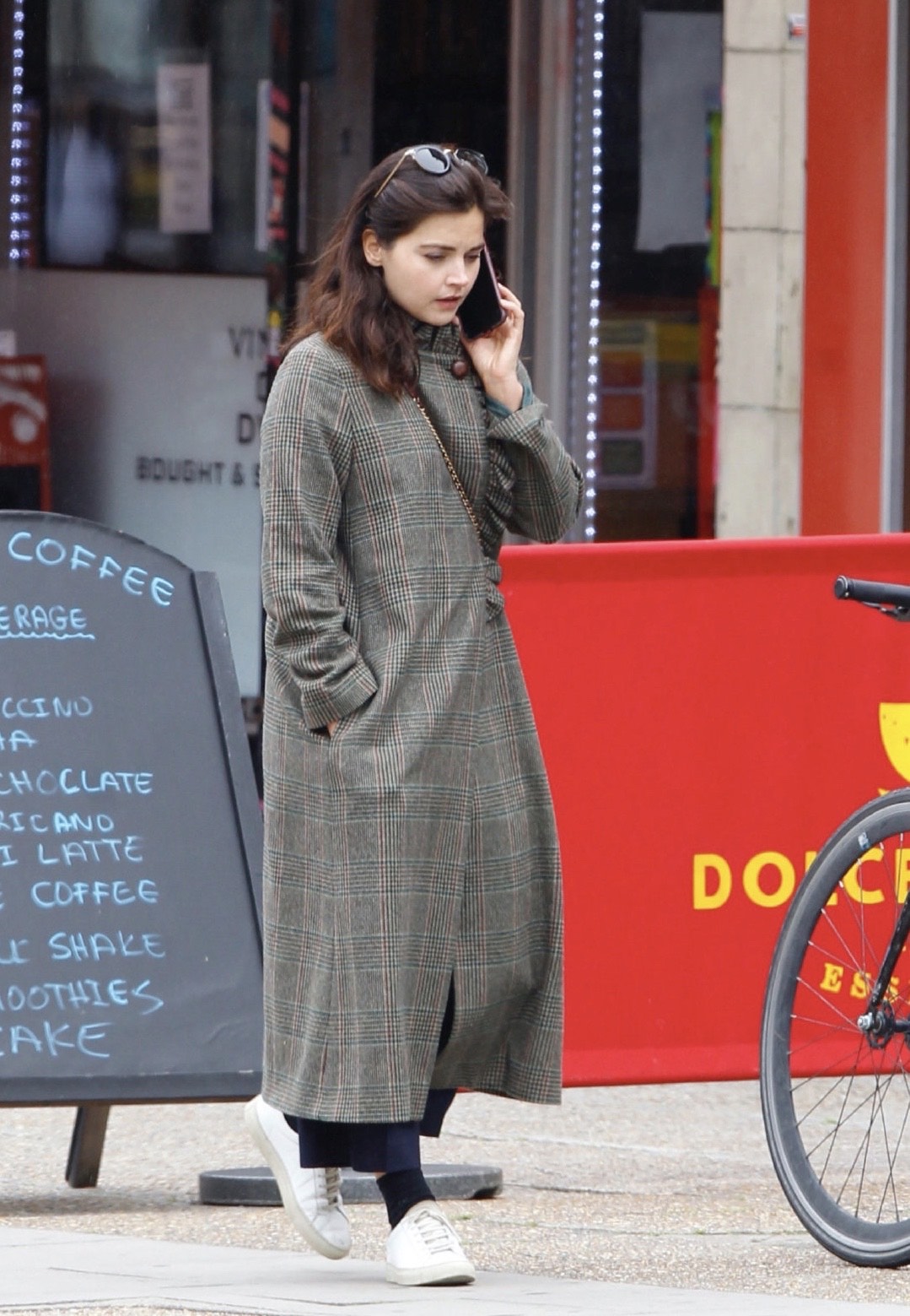 珍娜jenna coleman伦敦最新街拍图