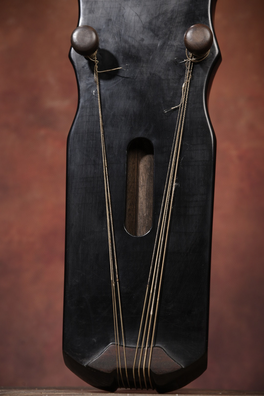 木胎大漆描真金山水图题诗七弦古琴 长120cm    宽18.