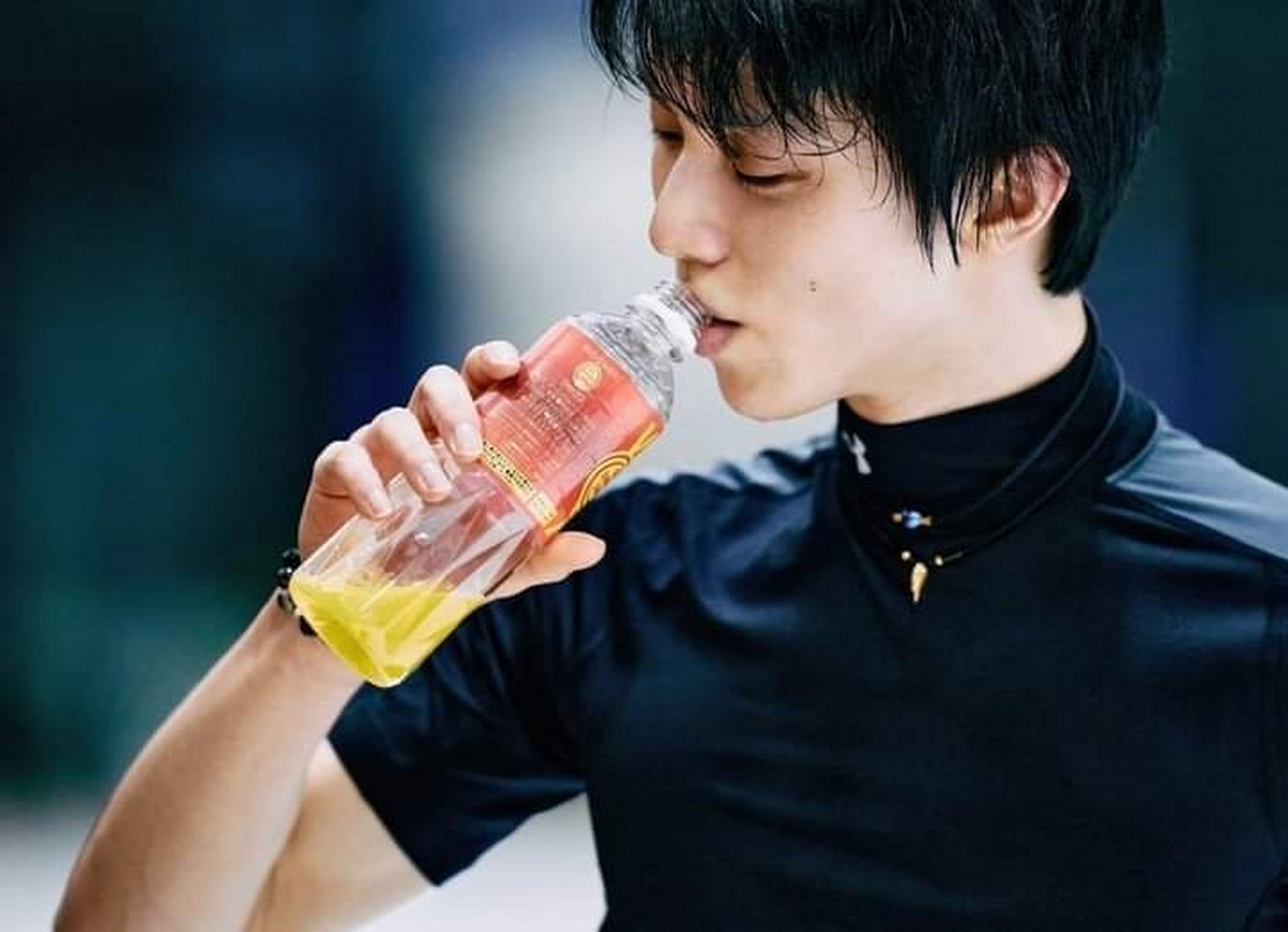 yuzuru这个角度的摄影比较少见,好看.  #羽生结弦