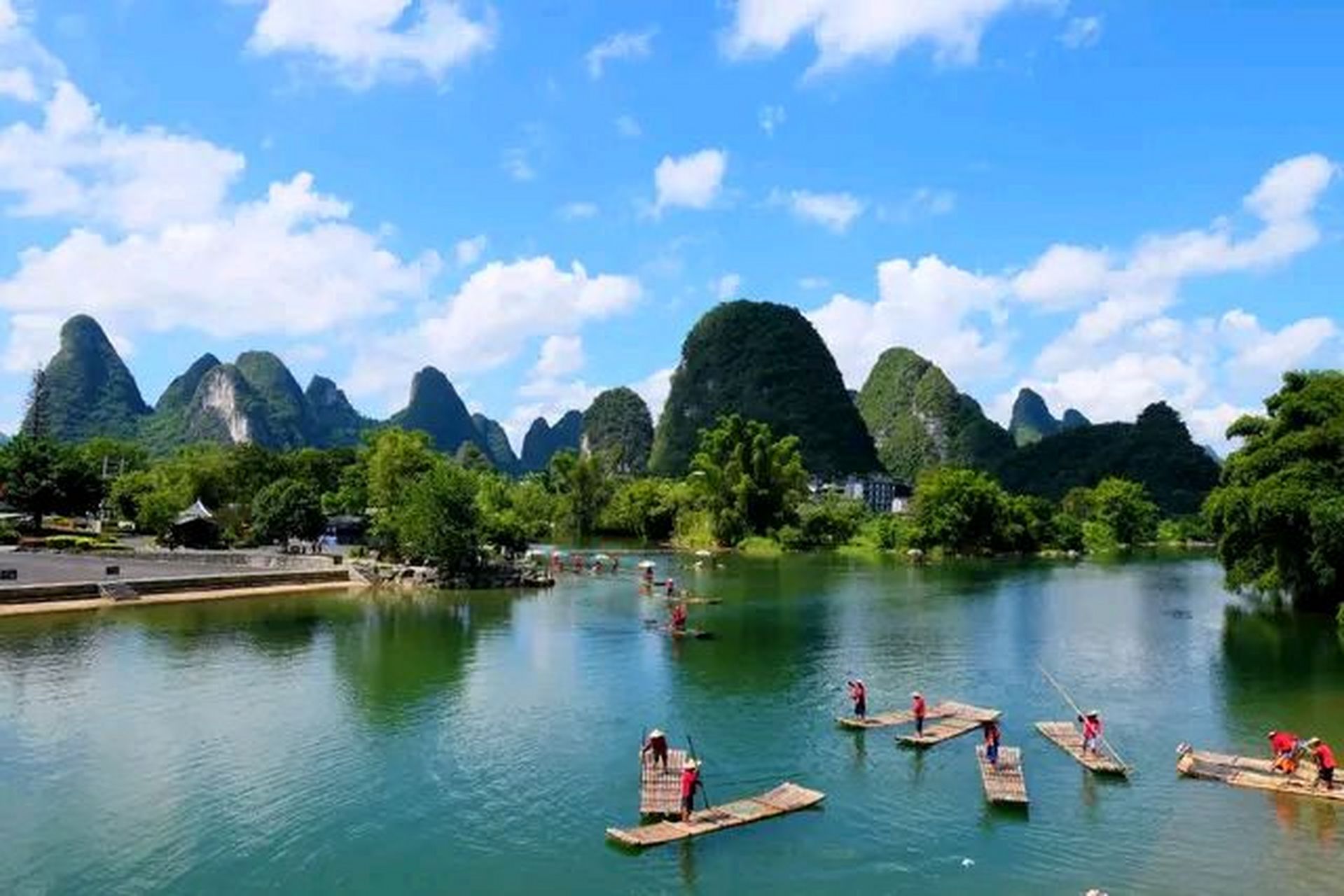 桂林的喀斯特地貌,实在是太美了.绝对是让人流连忘返的人间仙境.