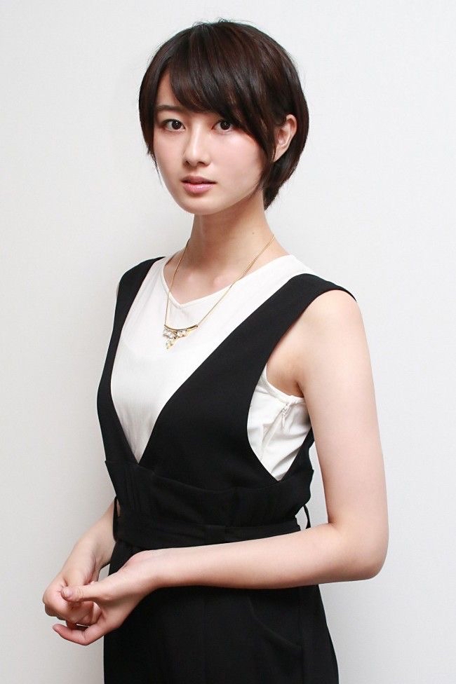 高月彩良,身高168来自神奈川的短发气质美女