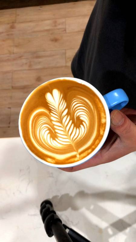 精致,美观是做好咖啡拉花的重要组成部分【压纹树叶咖啡拉花技巧】