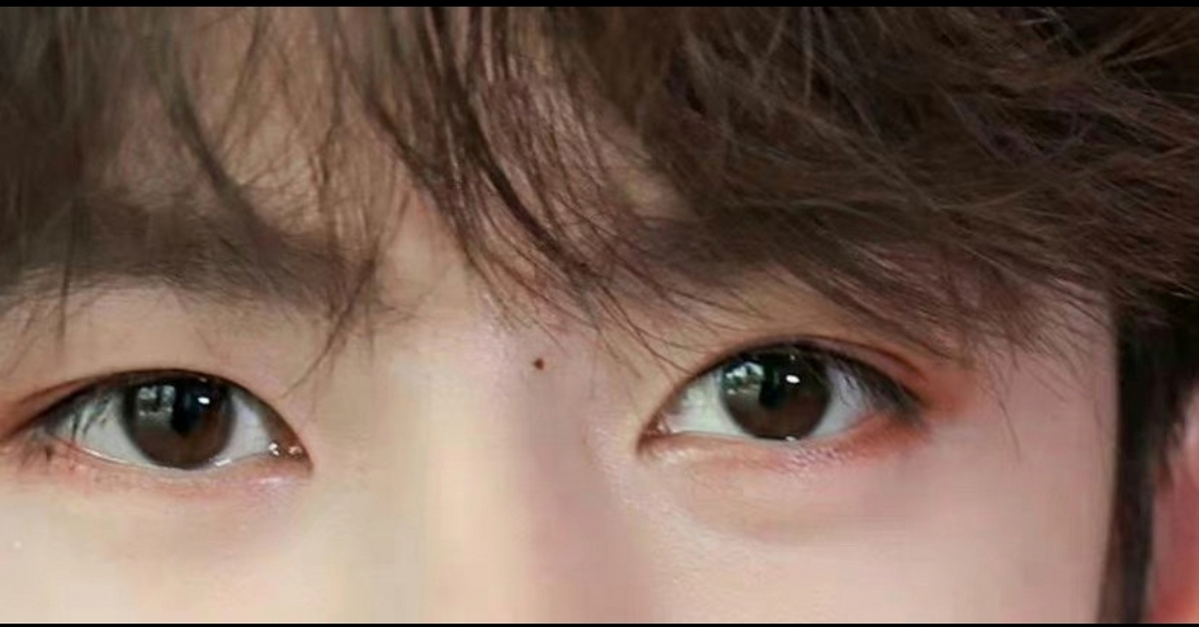 王一博# 一博性感的眉间痣合集,淡漠又多情的眉眼总是吸睛[爱你]