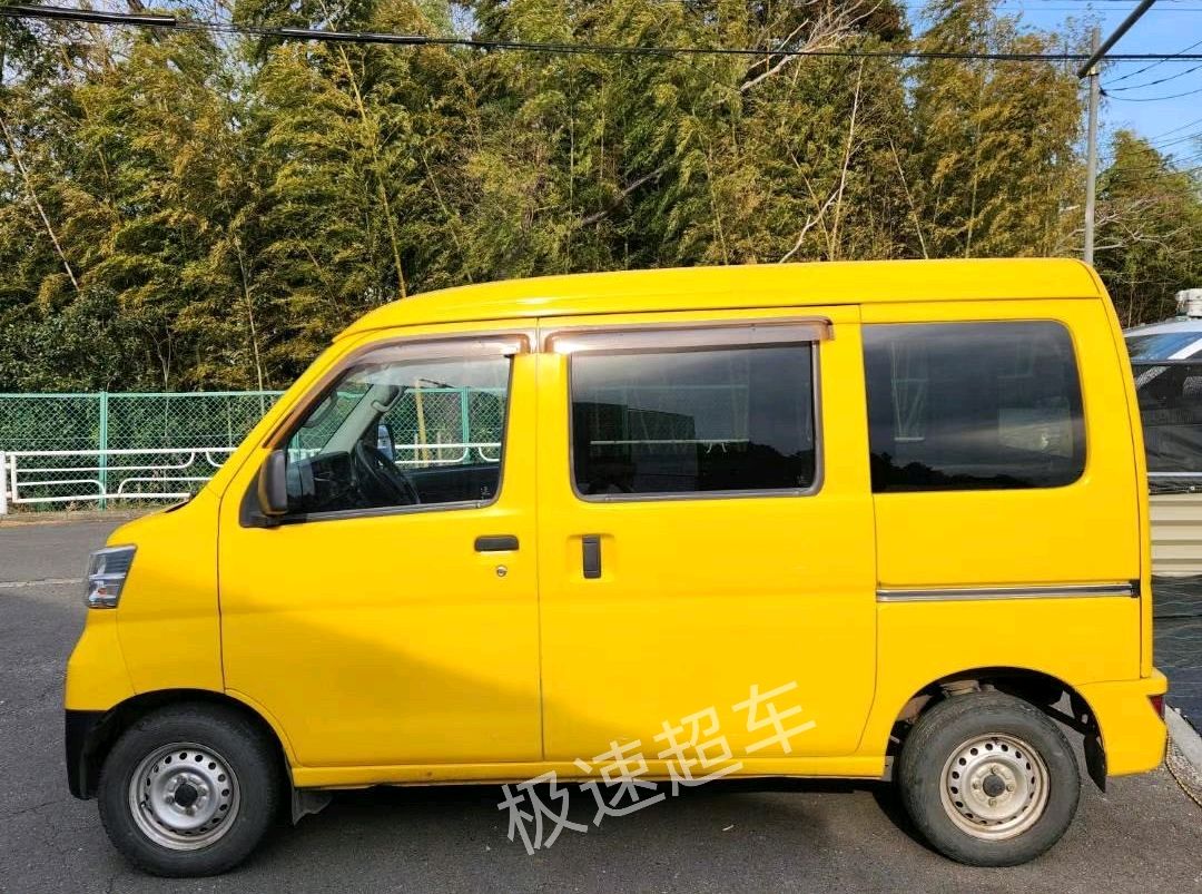 实拍新款大发hijet,综合实力不输五菱宏光在商用车领域,面包车是一种