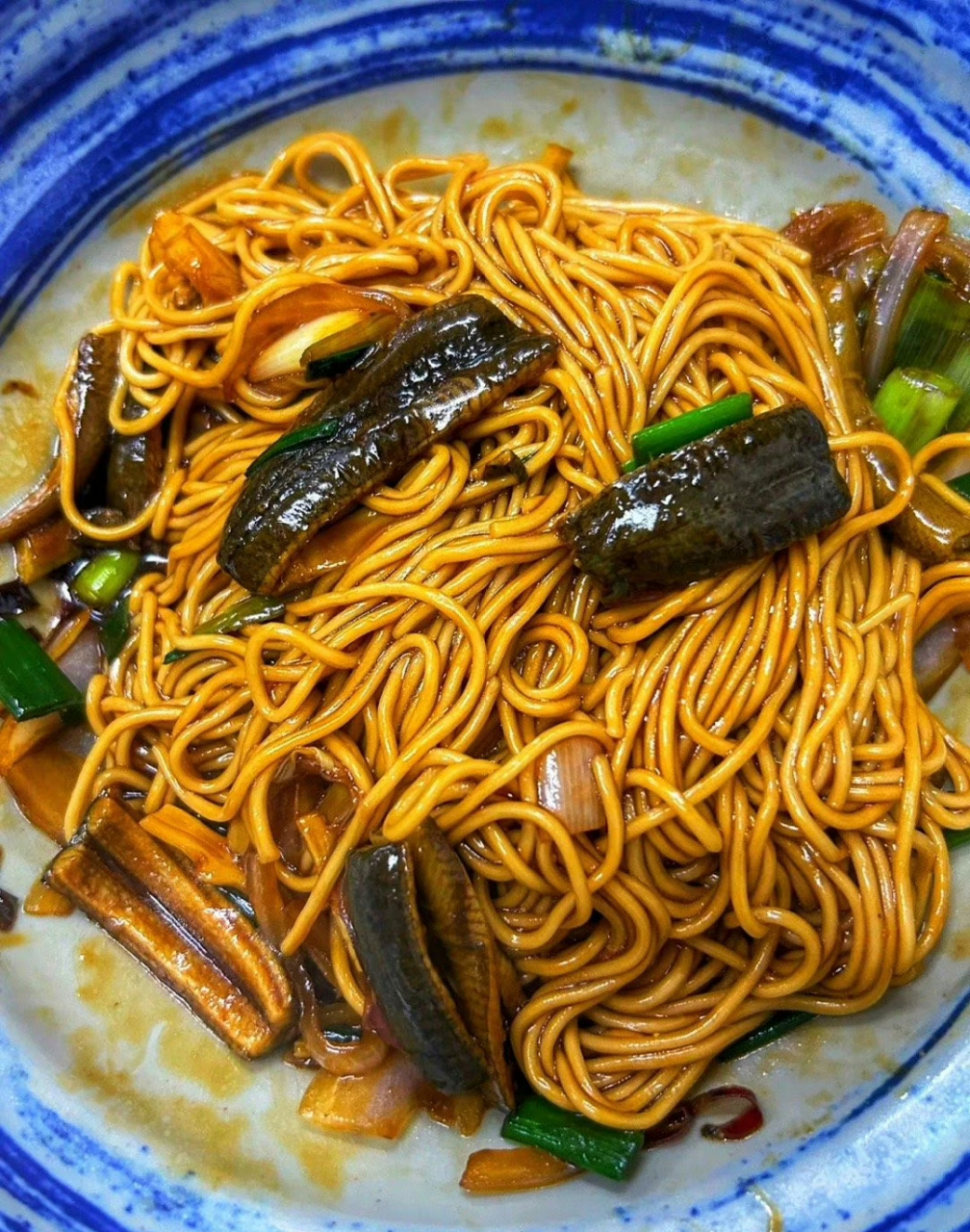 松毛汤包,鳝鱼,猪肝干挑面(拌川),卤套肠.