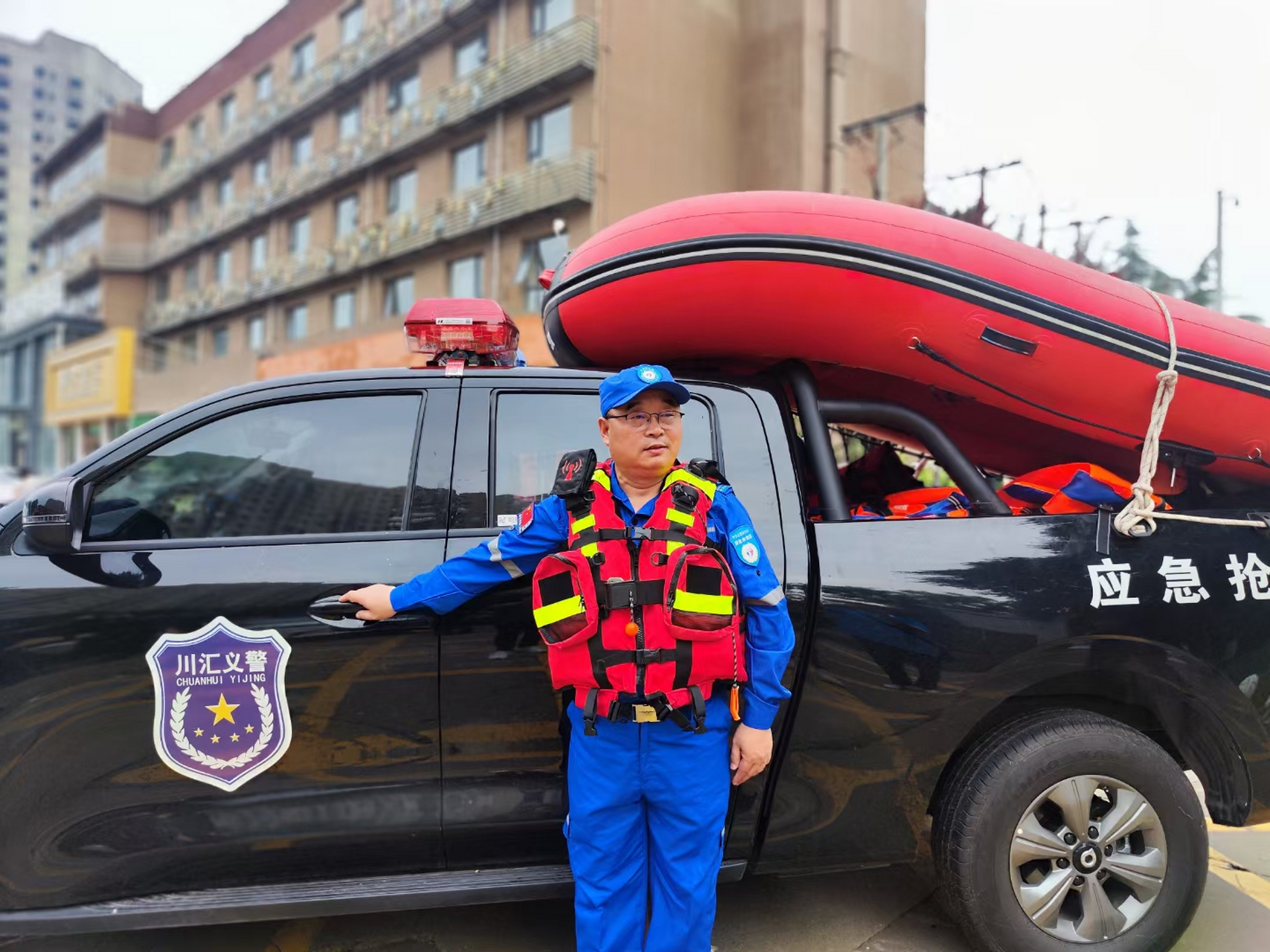 北京好人李高峰(扶沟籍)在救援