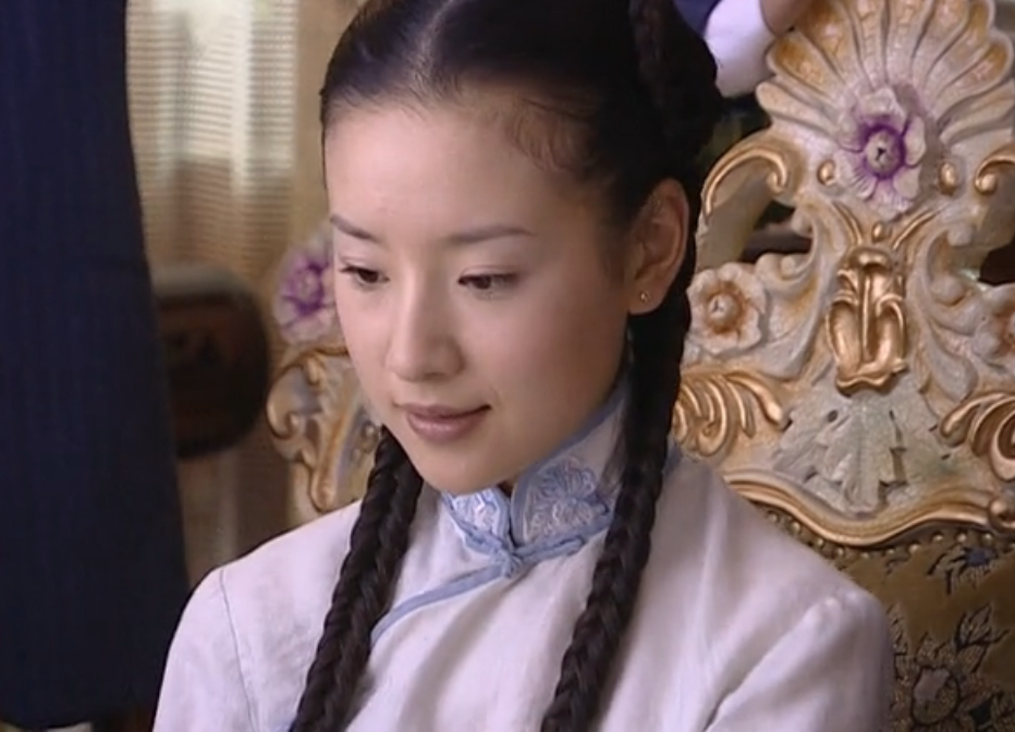 冷清秋剪去长发,足可见她步入豪门的决心,急迫地想要融入富人圈