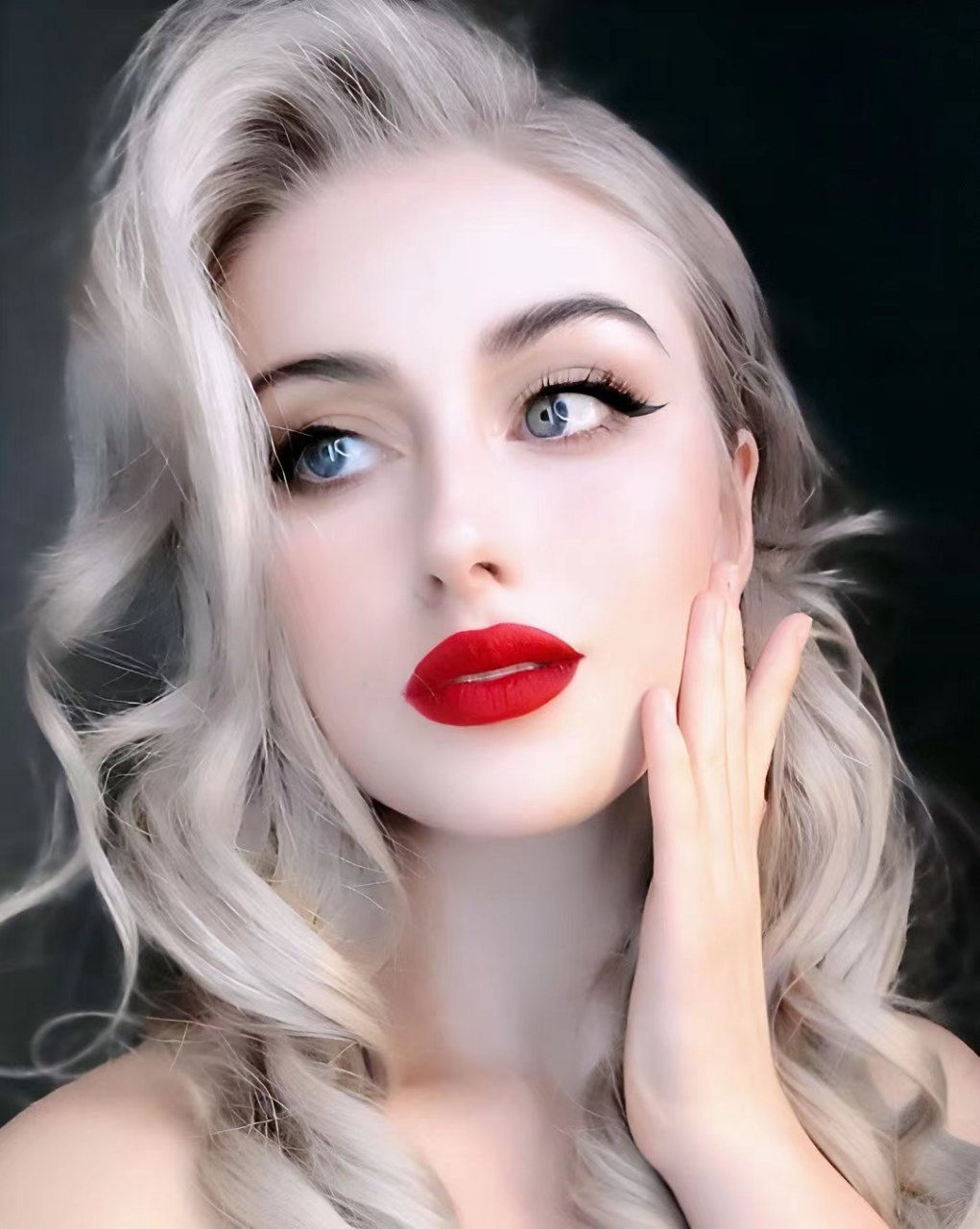 alexandra frenkel是一位备受瞩目的乌克兰网红,拥有着惊人的美貌和