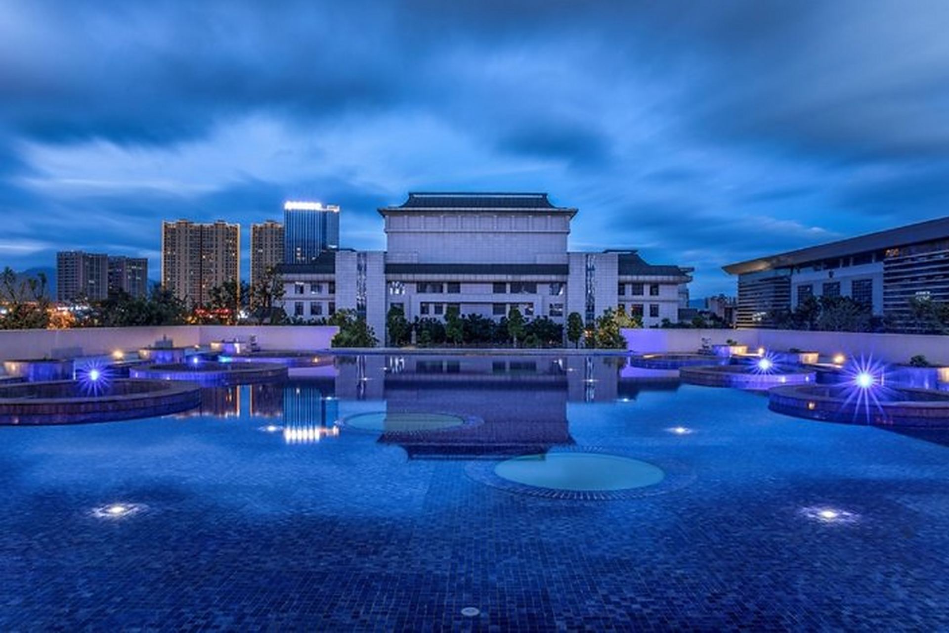 保山永昌大酒店是由保山永昌投资公司旗下旅游投资公司投资兴建,集