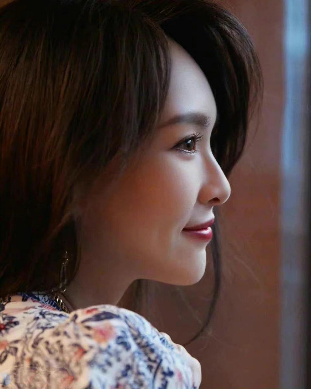 唐嫣# 身穿碎花泡泡袖连衣裙,清纯妩媚,甜美可爱,优雅端庄,微微一笑