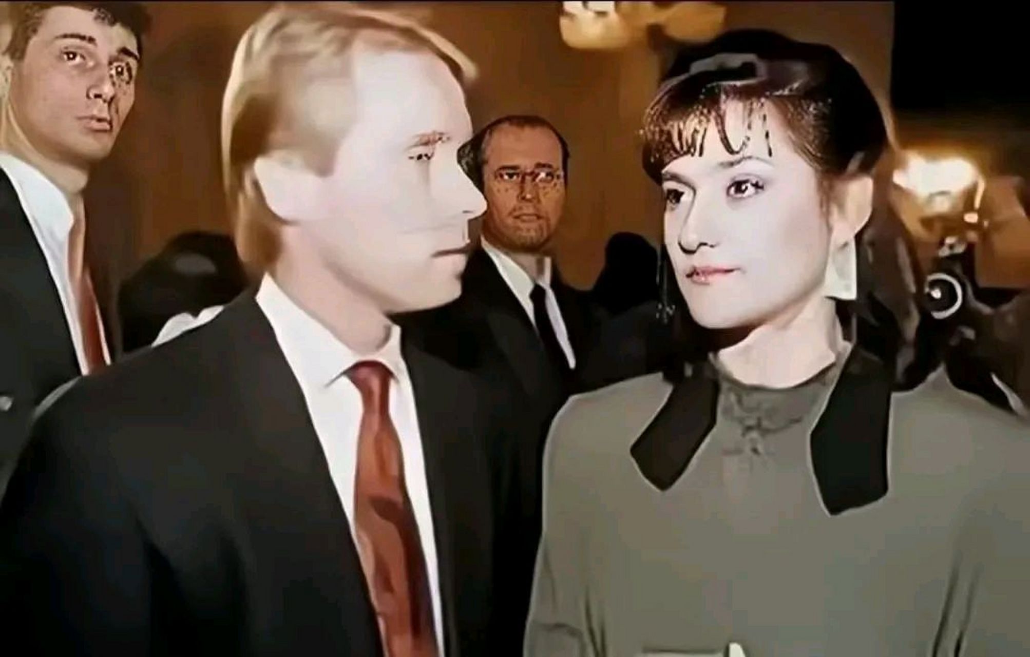 1976年,美国,14岁的科马内奇以连续7次满分的成绩成为体操女皇时,18岁