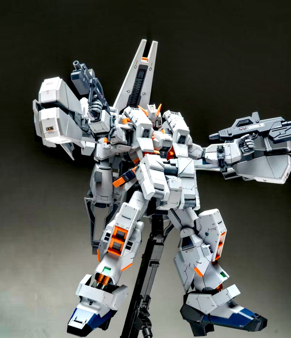 模型欣赏:机动战士高达 mg tr-1 海兹尔 奥斯拉-改,by dr三木.