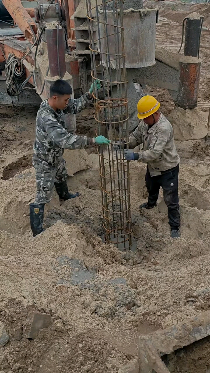 工地下钢筋笼灌注桩