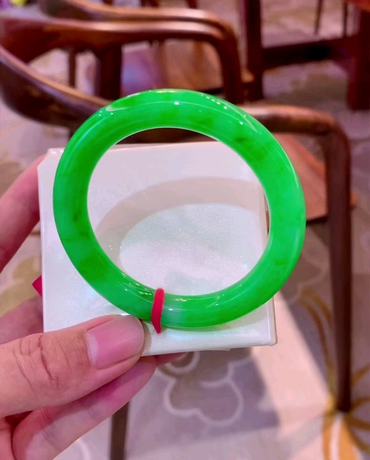 缅甸天然翡翠原石秧苗绿手镯