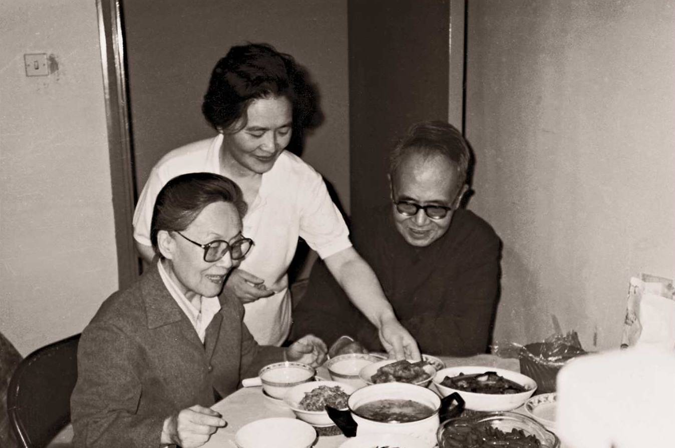 老了,靠得住的人不是老伴儿,也不是子女,以后你就知道了