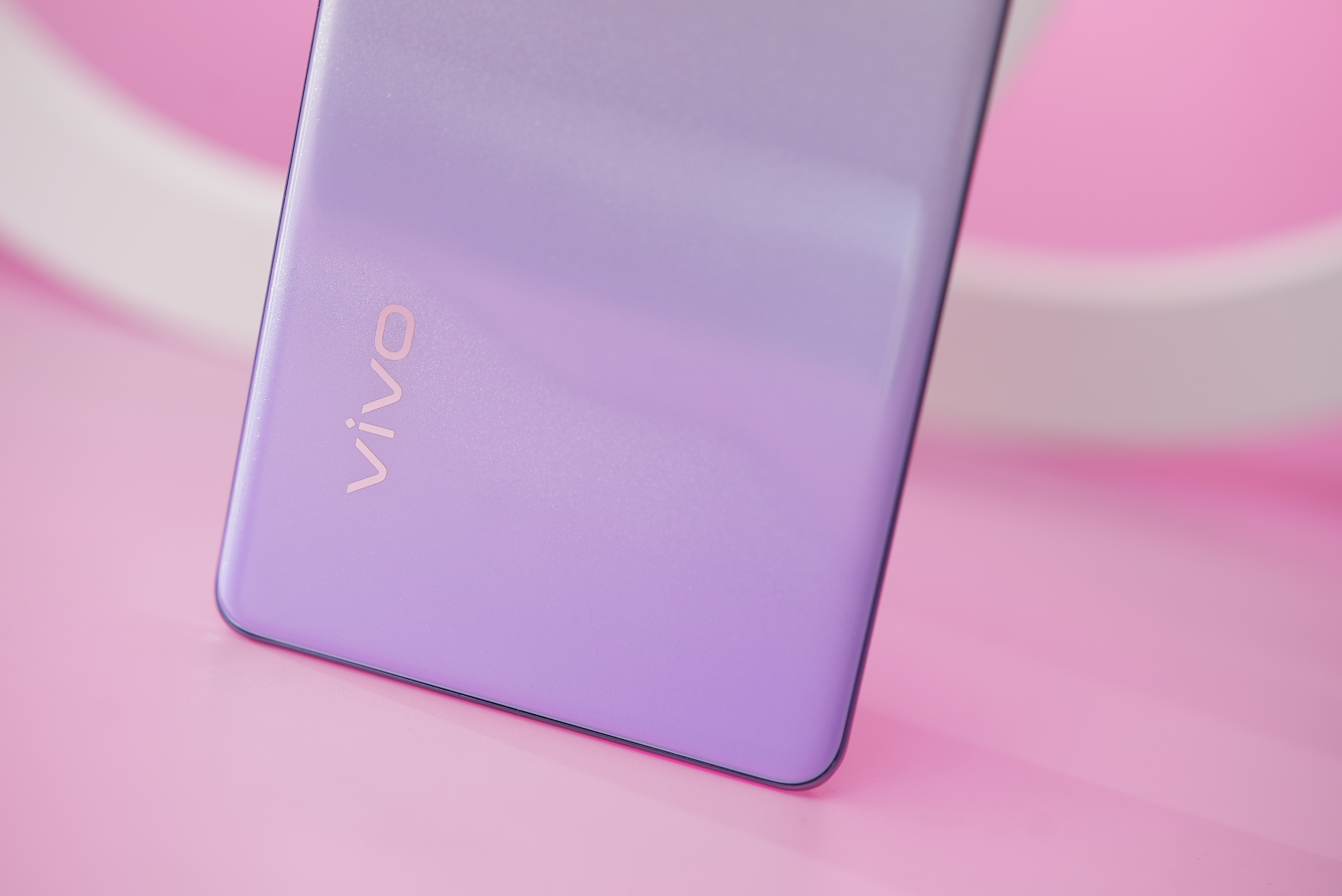 vivo s17「相遇紫」图赏:淡紫与奶白勾勒出的紫色浪漫
