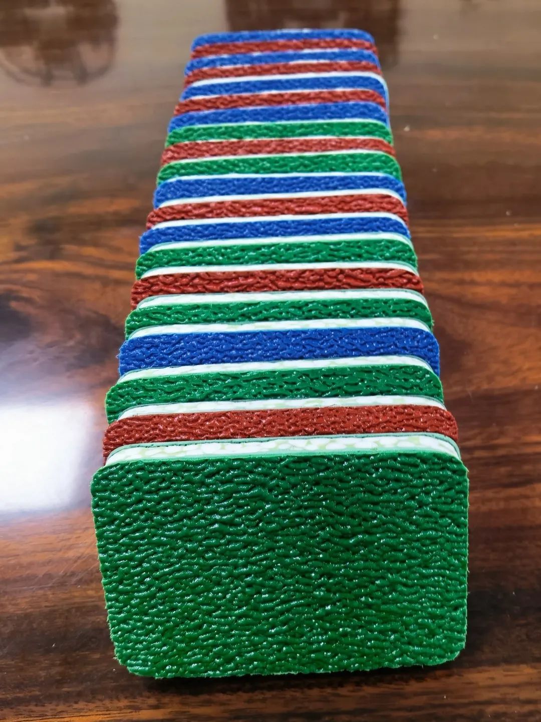 奥搏健etpu无缝预制型水波纹跑道震撼上市